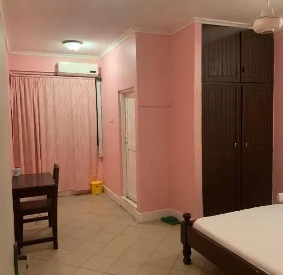 اتاق اکونومی یک تخته, Kibodya Hotel Nkrumah