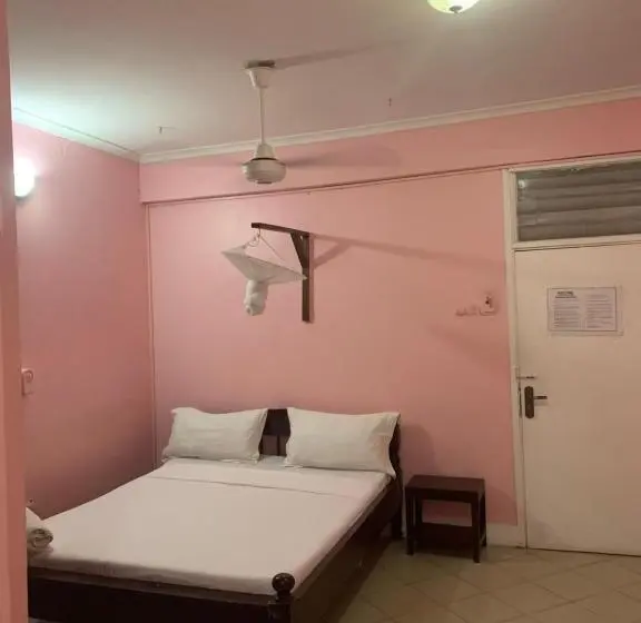 اتاق اکونومی یک تخته, Kibodya Hotel Nkrumah