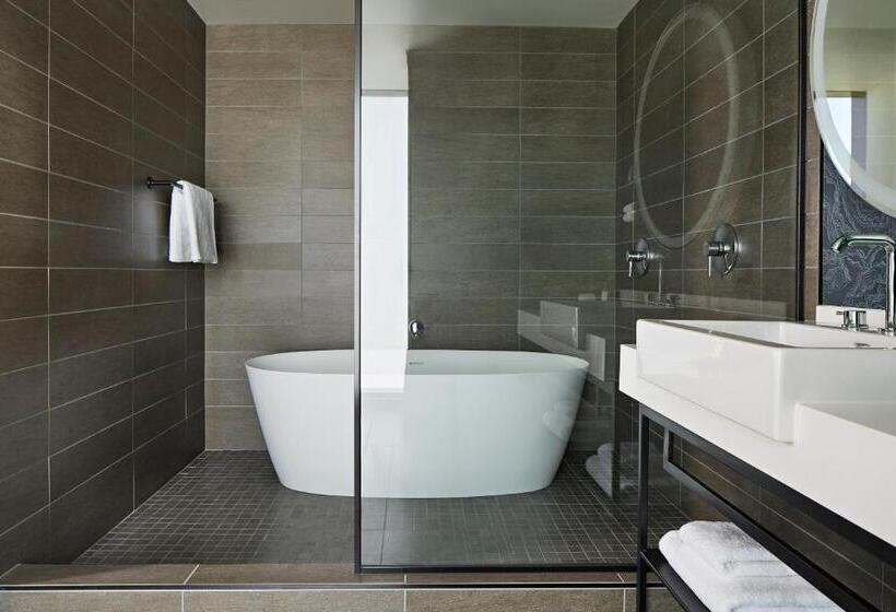 מיטת קינג בסוויטה, Kimpton Sawyer Hotel, An Ihg