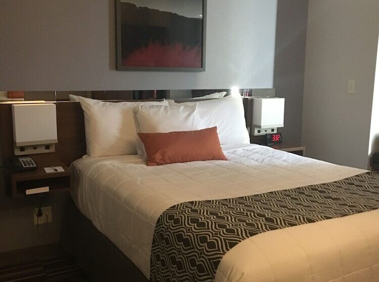 Номер бизнес-класса, Microtel Inn & Suites By Wyndham Niagara Falls