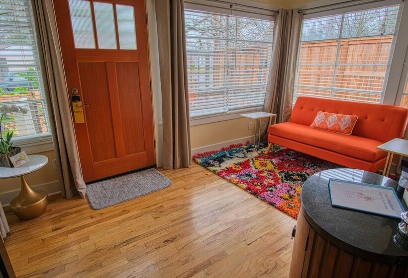 جناح ديلوكس, Palm Cottages