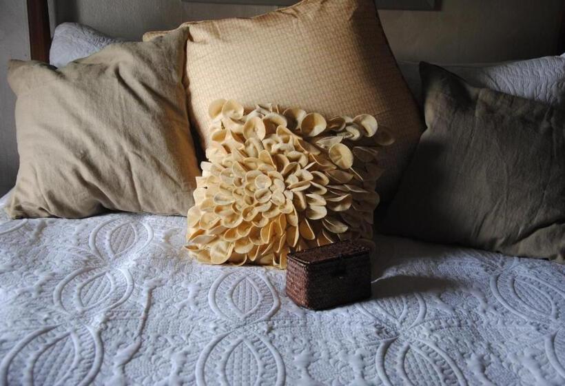 اتاق استاندارد, Off Broadway B & B