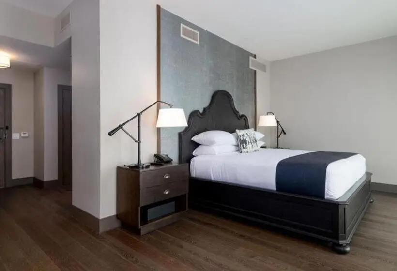 سوئیت جونیور با تخت بزرگ, The Stella Hotel, Autograph Collection