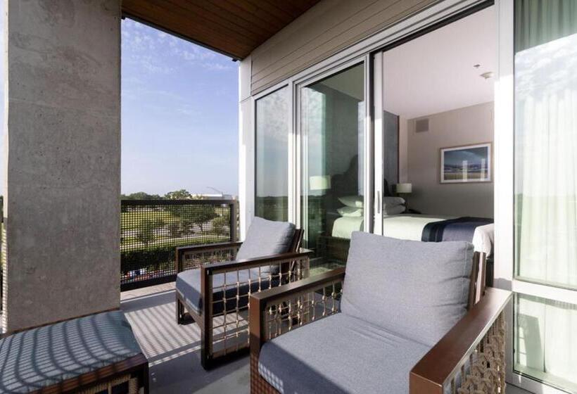 キングサイズベッドのスイートルーム, The Stella Hotel, Autograph Collection