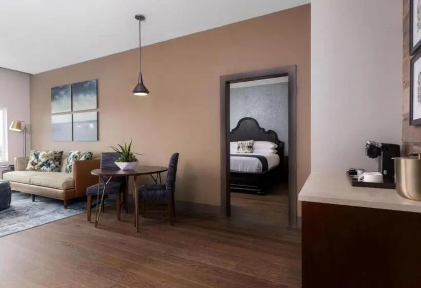 سوئیت با تخت بزرگ, The Stella Hotel, Autograph Collection