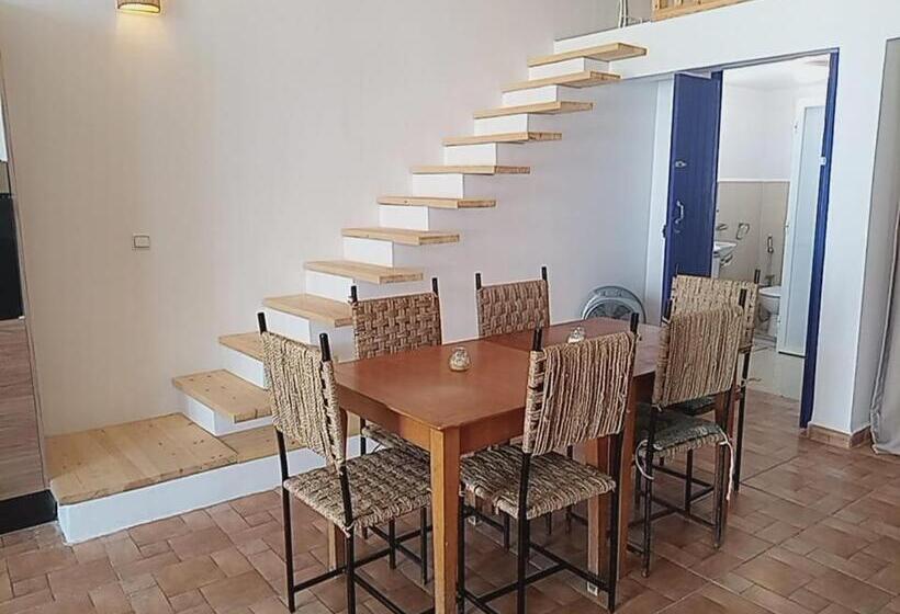 ファミリーステューディオ, Auberge Du Marabout