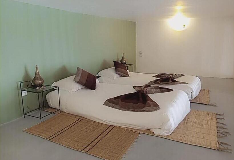 ファミリーステューディオ, Auberge Du Marabout