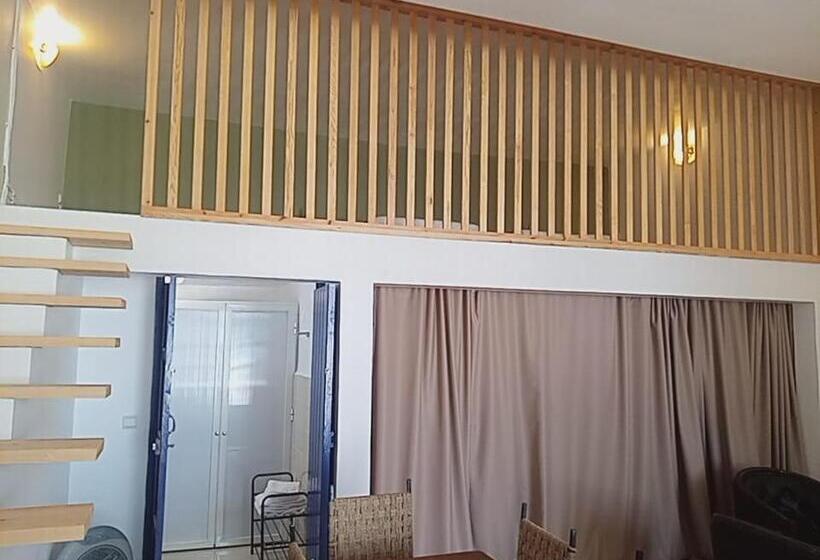 ファミリーステューディオ, Auberge Du Marabout