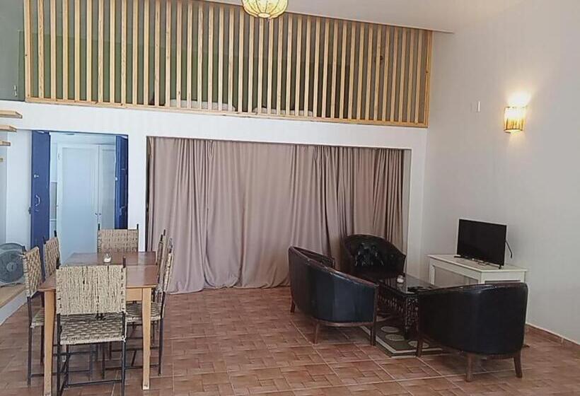 ファミリーステューディオ, Auberge Du Marabout