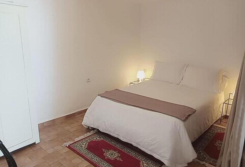 ファミリーステューディオ, Auberge Du Marabout