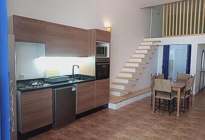 ファミリーステューディオ, Auberge Du Marabout