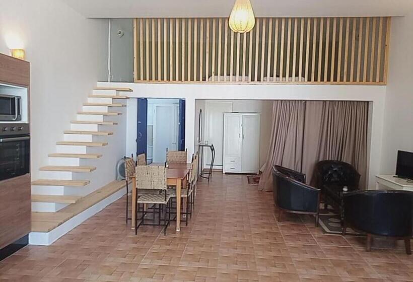 ファミリーステューディオ, Auberge Du Marabout