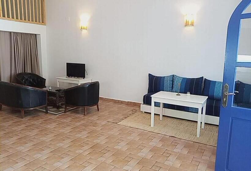 ファミリーステューディオ, Auberge Du Marabout