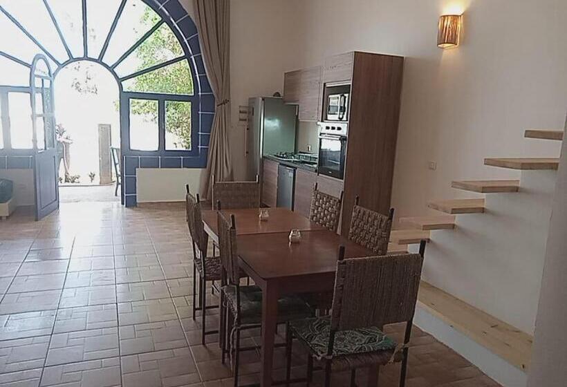 ファミリーステューディオ, Auberge Du Marabout