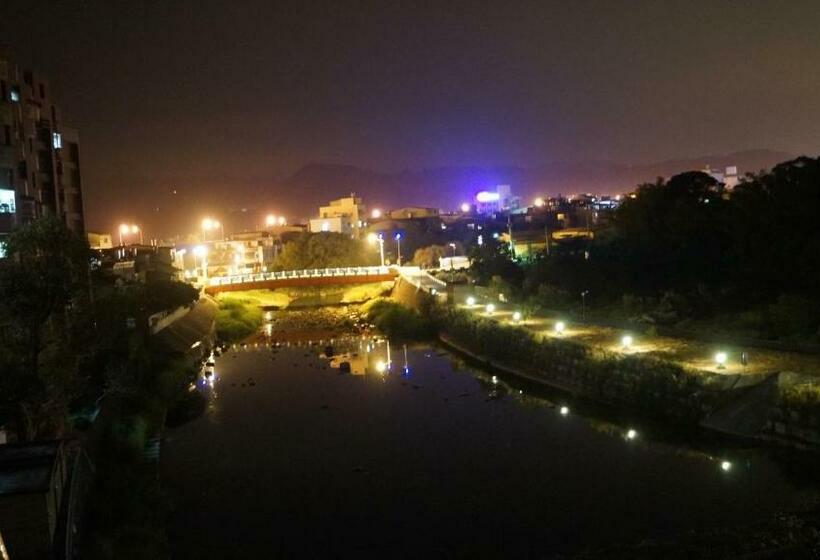 اتاق لوکس, 甘丹民宿三義火車站前