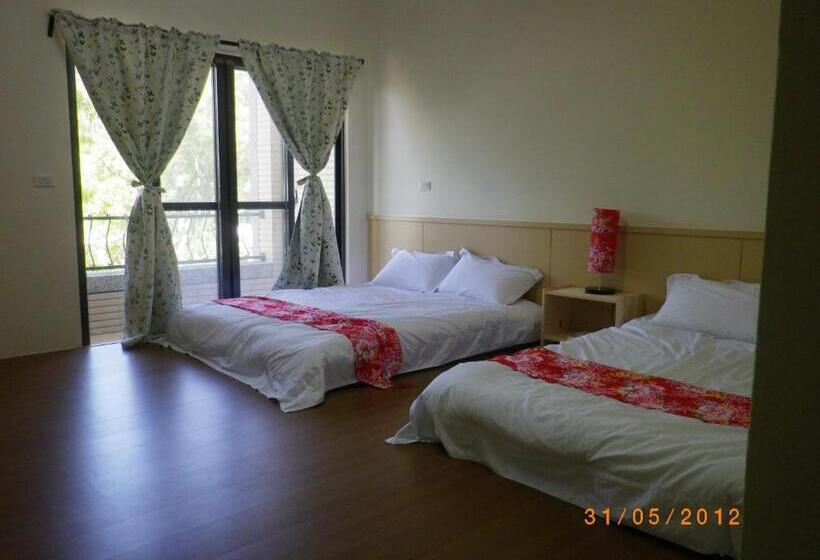 اتاق استاندارد چهار تخته, 甘丹民宿三義火車站前