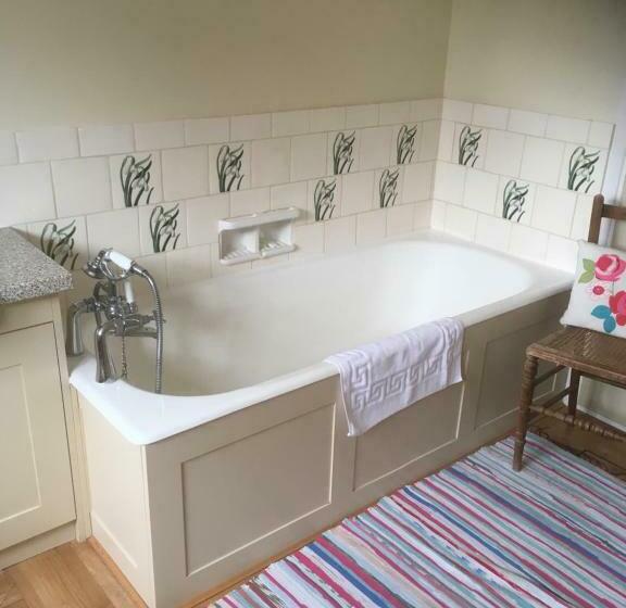 חדר משפחתי, Church Hill Farm