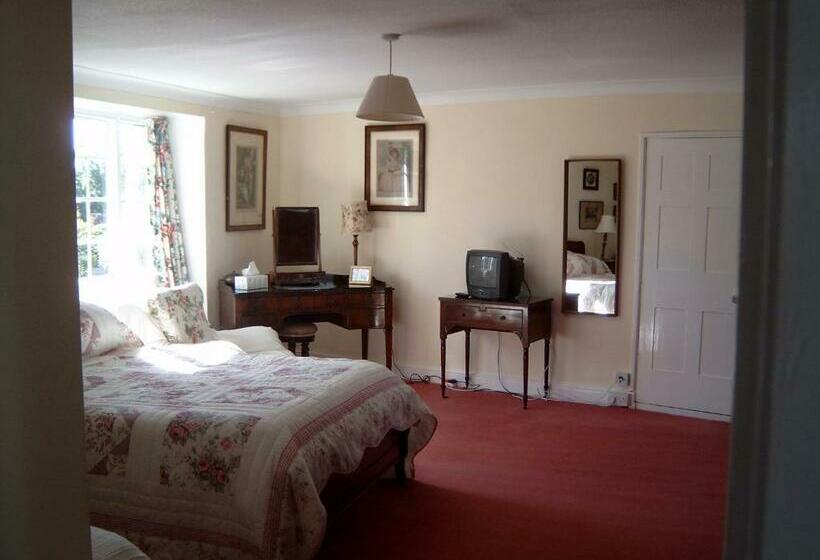 חדר משפחתי, Church Hill Farm