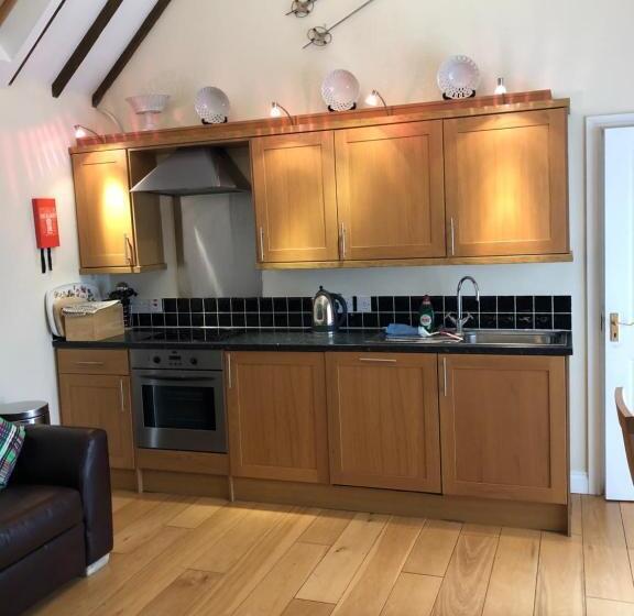 סוויטה דלוקס, Church Hill Farm