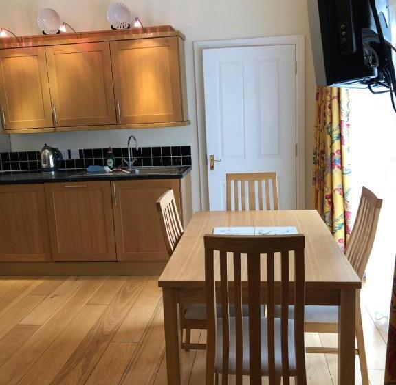 סוויטה דלוקס, Church Hill Farm