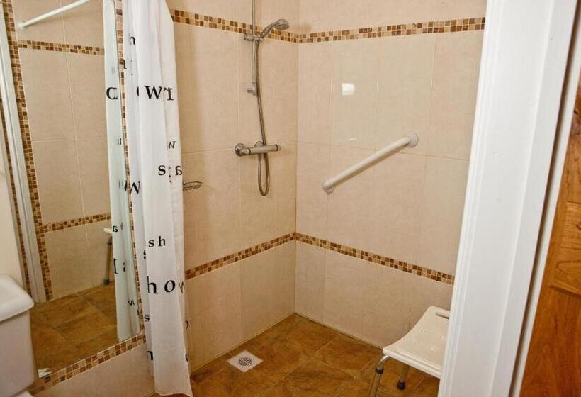 סוויטה דלוקס, Church Hill Farm