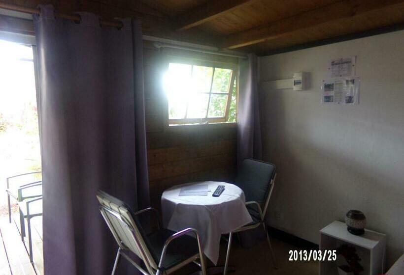 بانگلوی استاندارد, Les Aubepines