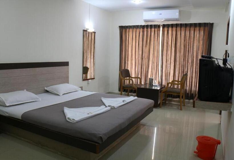 エコノミールーム, Tarkarli Niwas Nyahari