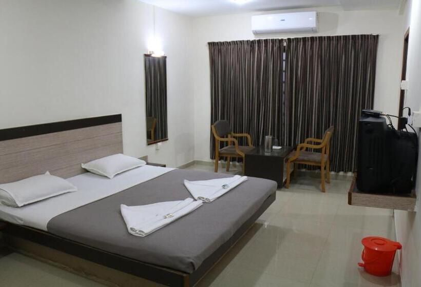 エコノミールーム, Tarkarli Niwas Nyahari