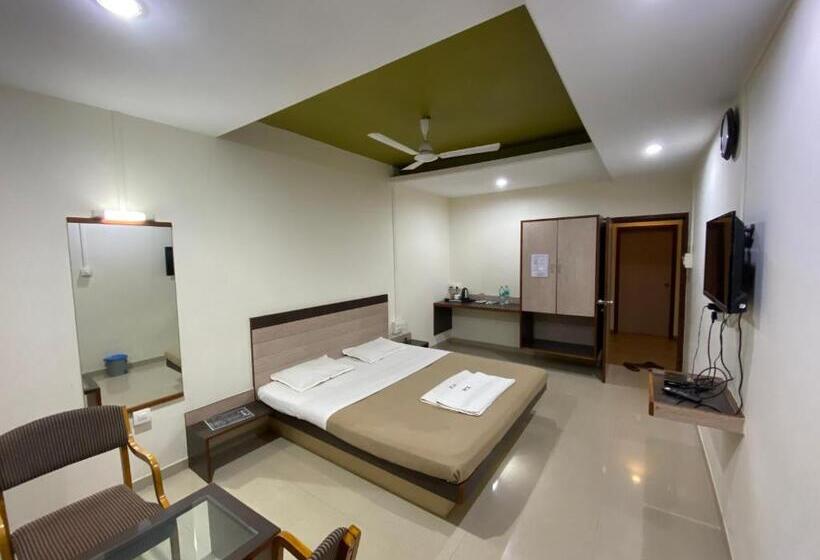 エコノミールーム, Tarkarli Niwas Nyahari