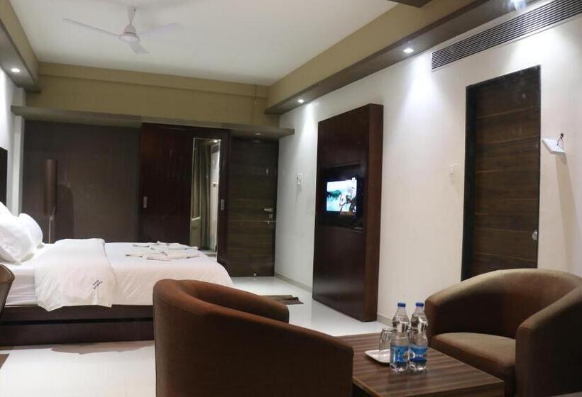 スーペリアールーム, Tarkarli Niwas Nyahari