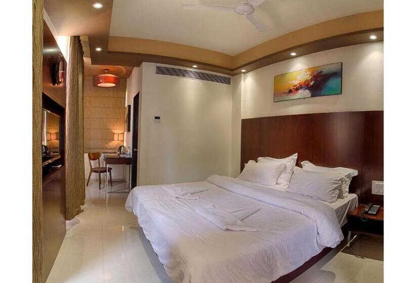 スーペリアールーム, Tarkarli Niwas Nyahari