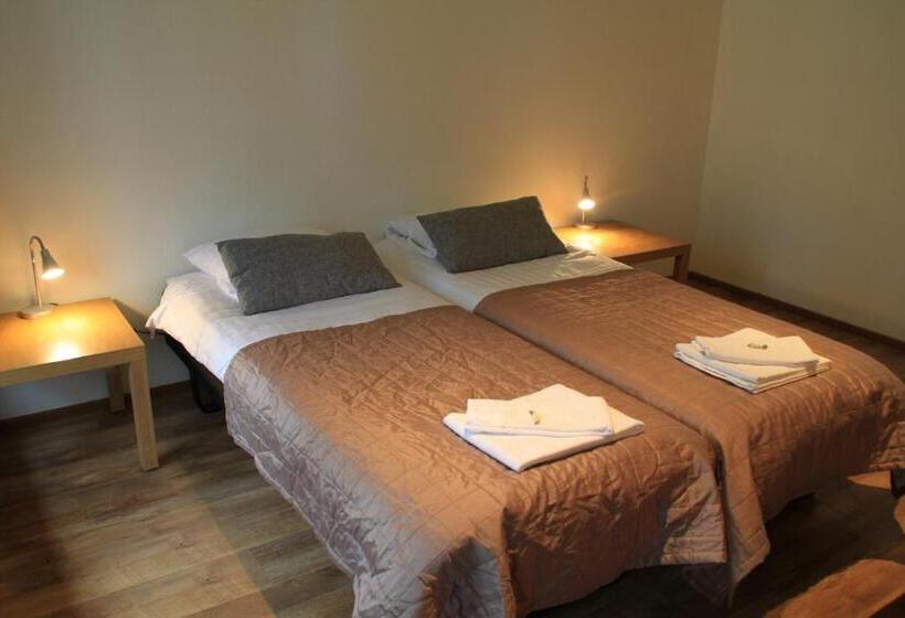 Номер Стандарт Вид на Озеро, Li Salpa