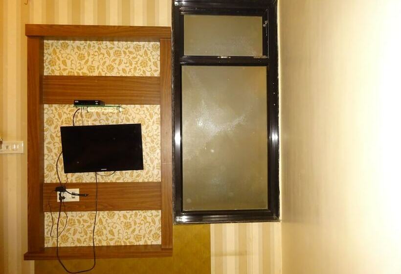 חדר דלוקס, Shri Hari Prem