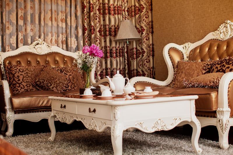 سوییت اجرایی, The Mira