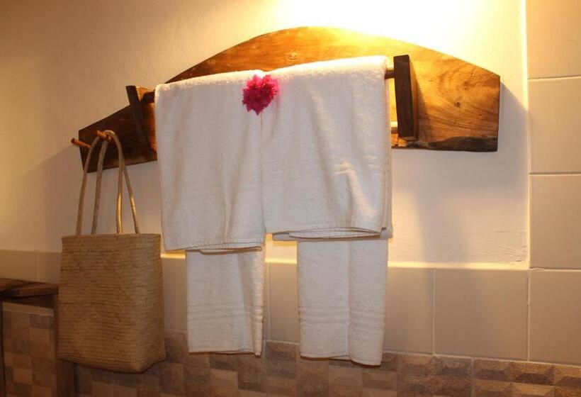 スタンダードバンガロー, Ujamaa Beach Resort