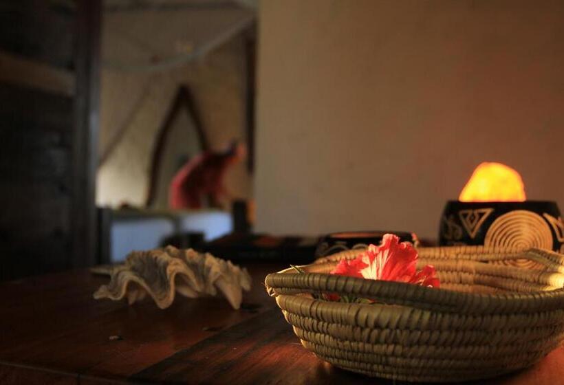 패밀리 방갈로, Ujamaa Beach Resort