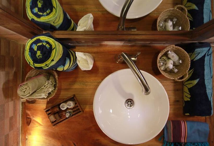 スタンダードバンガロー, Ujamaa Beach Resort