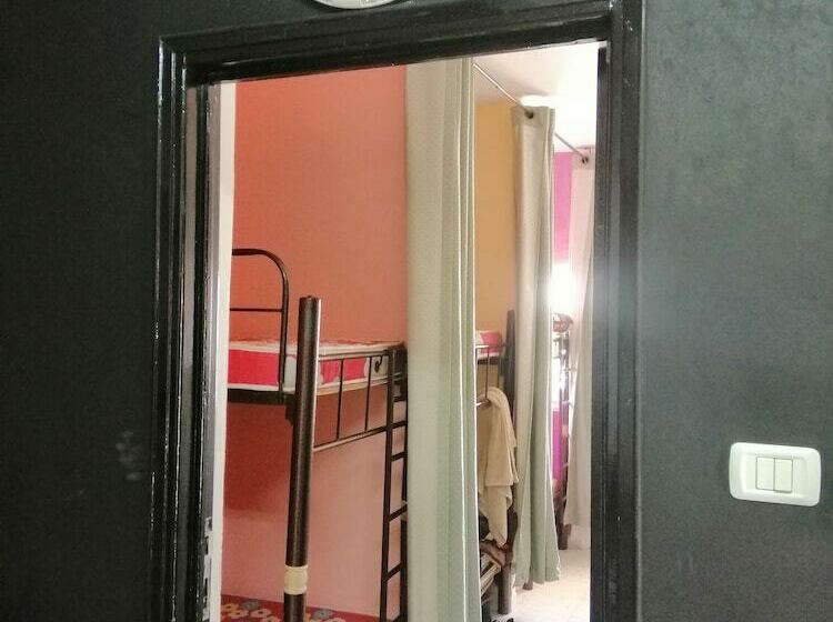 تختخواب در اتاق مشترک, Bunksurfing Hostel