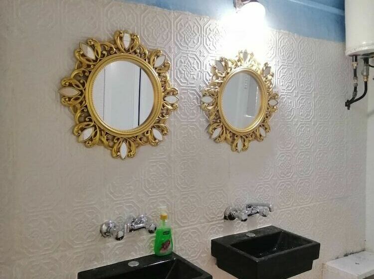 تختخواب در اتاق مشترک, Bunksurfing Hostel