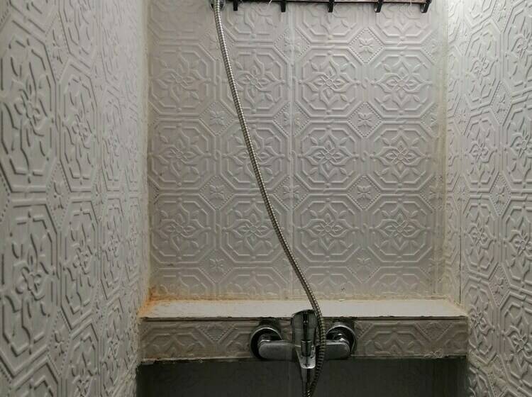 تختخواب در اتاق مشترک, Bunksurfing Hostel