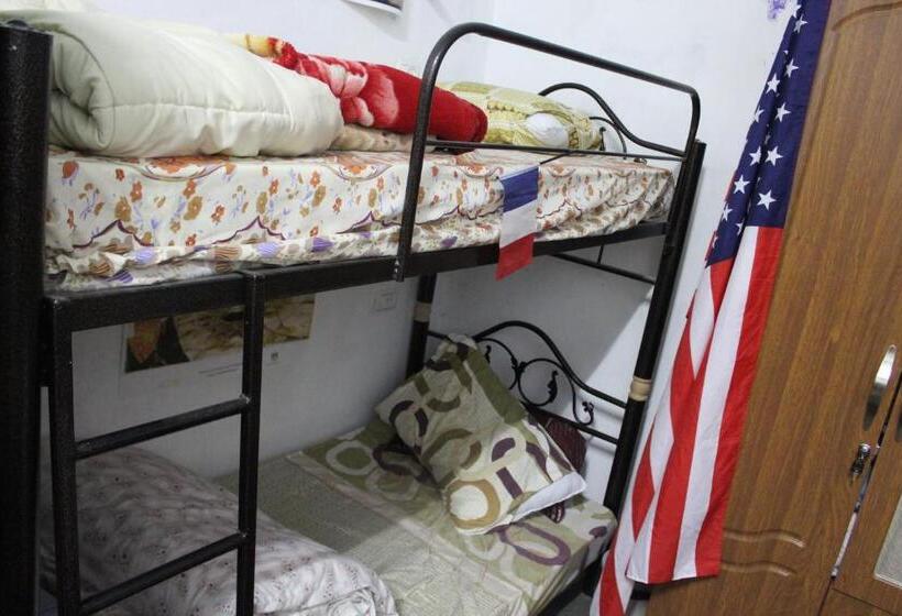 تختخواب در اتاق مشترک, Bunksurfing Hostel