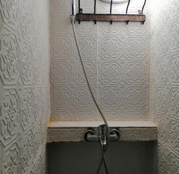 تختخواب در اتاق مشترک, Bunksurfing Hostel