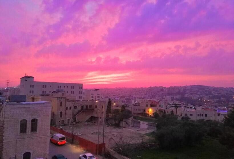 تختخواب در اتاق مشترک, Bunksurfing Hostel