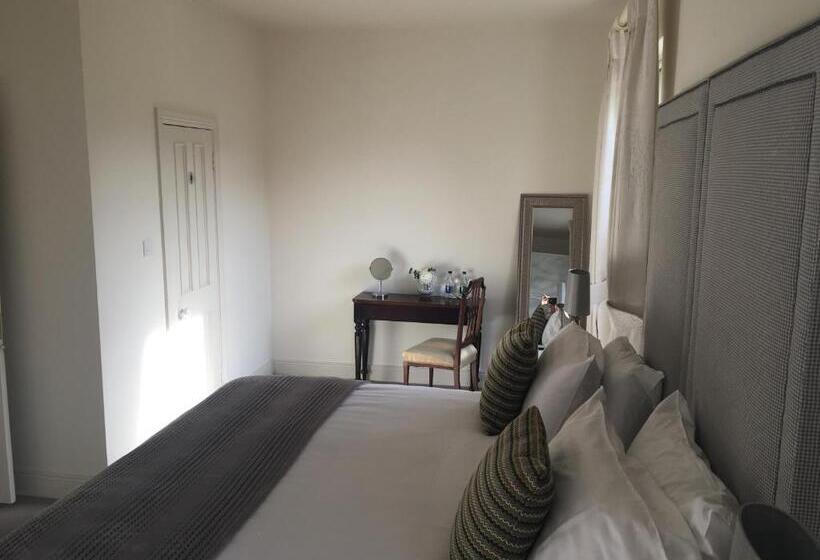 Номер Superior, Horse & Hound