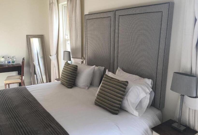 Номер Superior, Horse & Hound