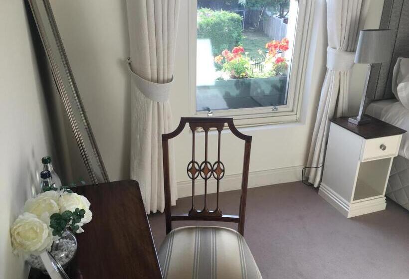 Номер Superior, Horse & Hound