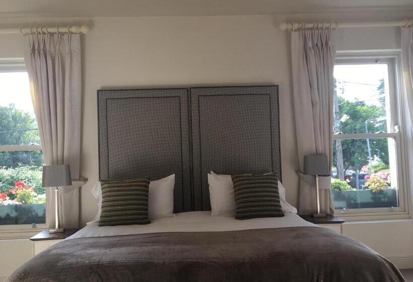 Номер Superior, Horse & Hound