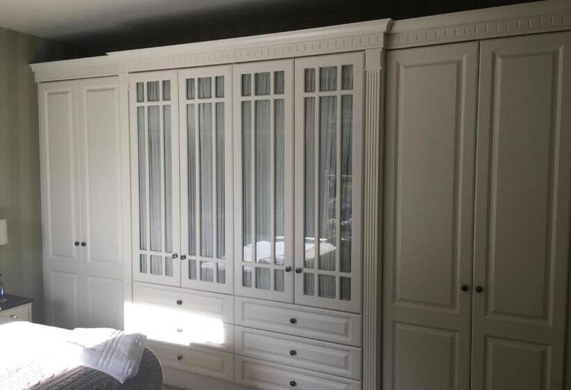 Номер Стандарт, Horse & Hound