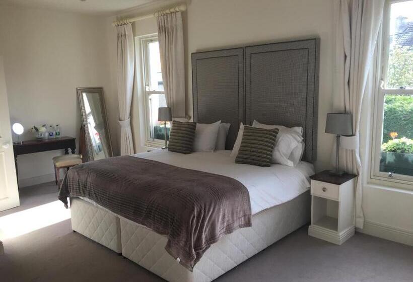 Номер Superior, Horse & Hound