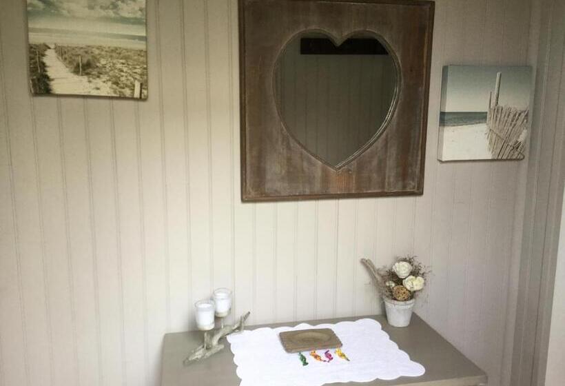 חדר סטנדרט לשלושה עם נוף לגינה, Le Méditérranée